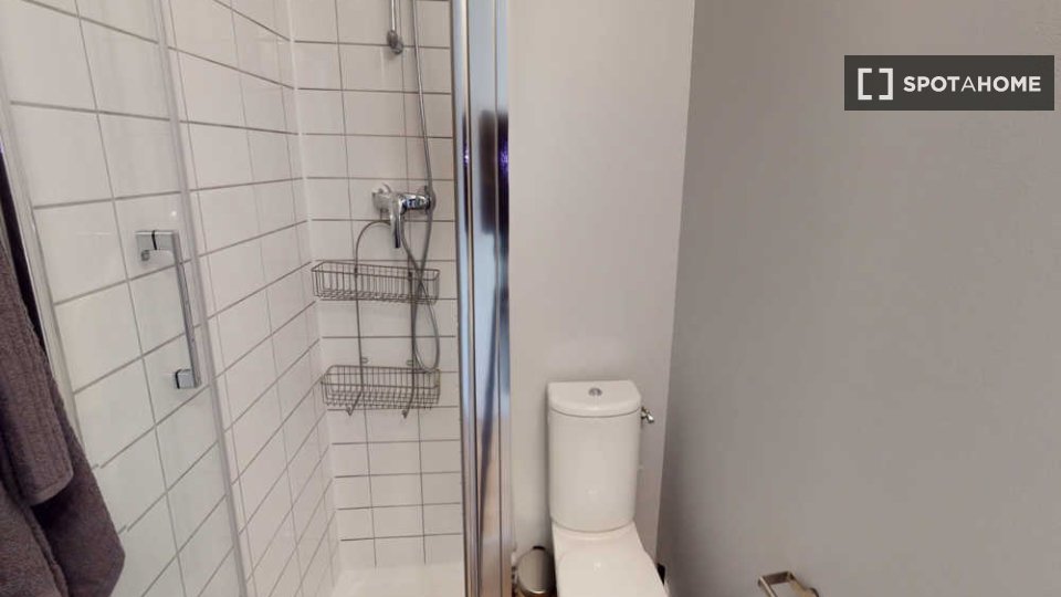 Double room Paris, 5 beds, 110m² — photo 3