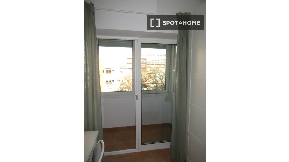 Double room Lisbon, 3 beds, 100m² — photo 3