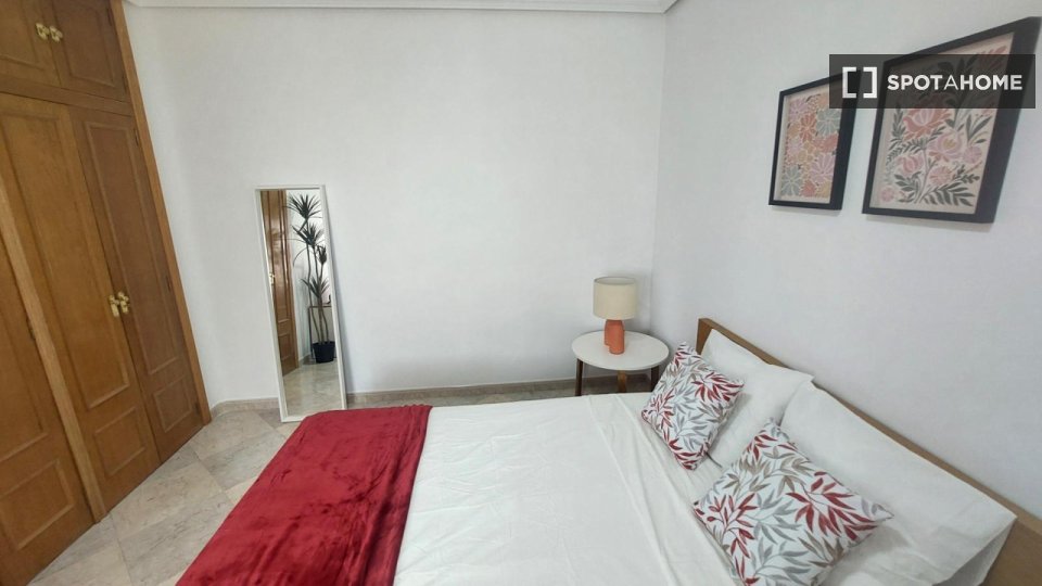 Double room Madrid, 4 beds, 95m² — photo 17