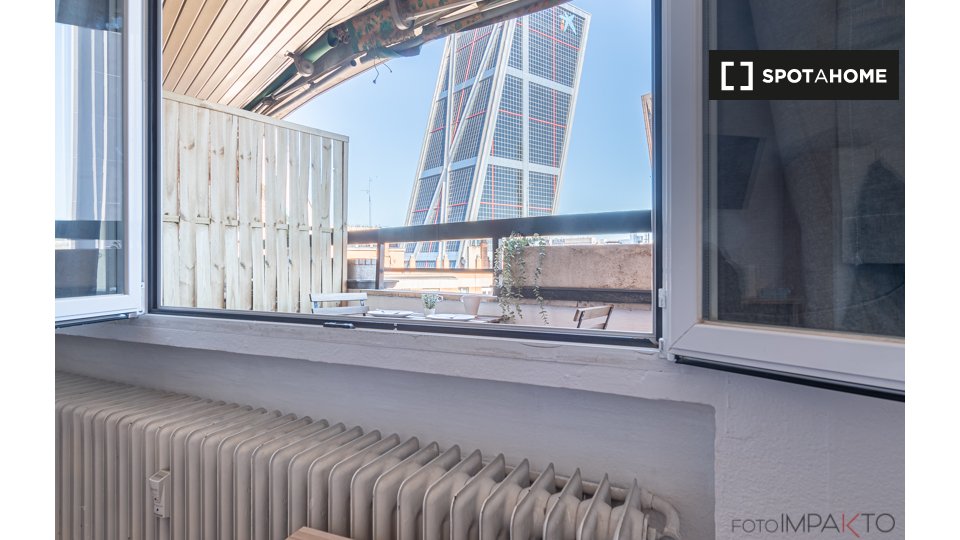 Double room Madrid, 6 beds, 140m² — photo 3