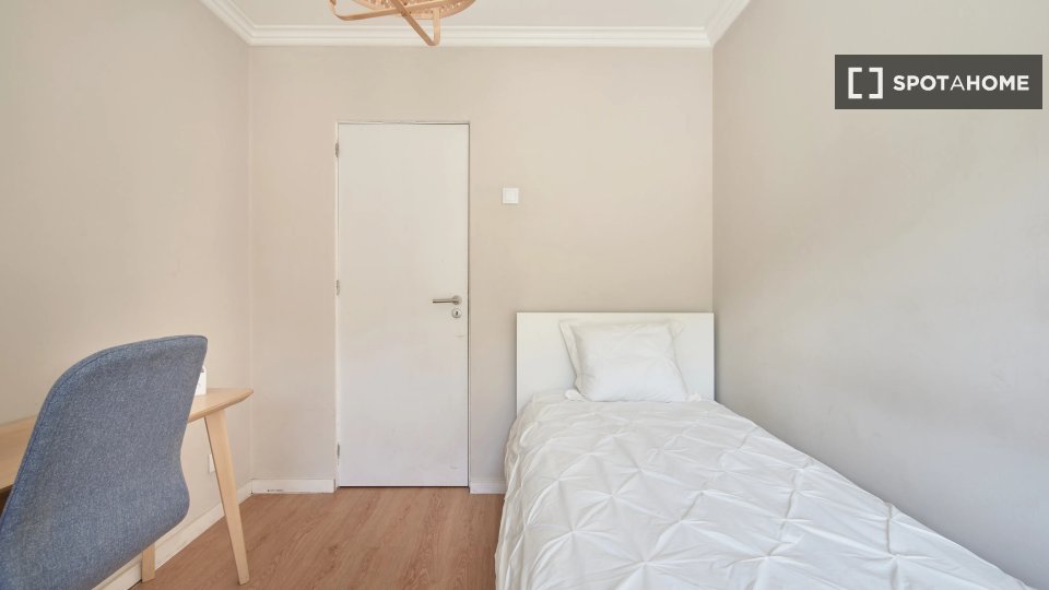 Double room Lisbon, 4 beds — photo 3