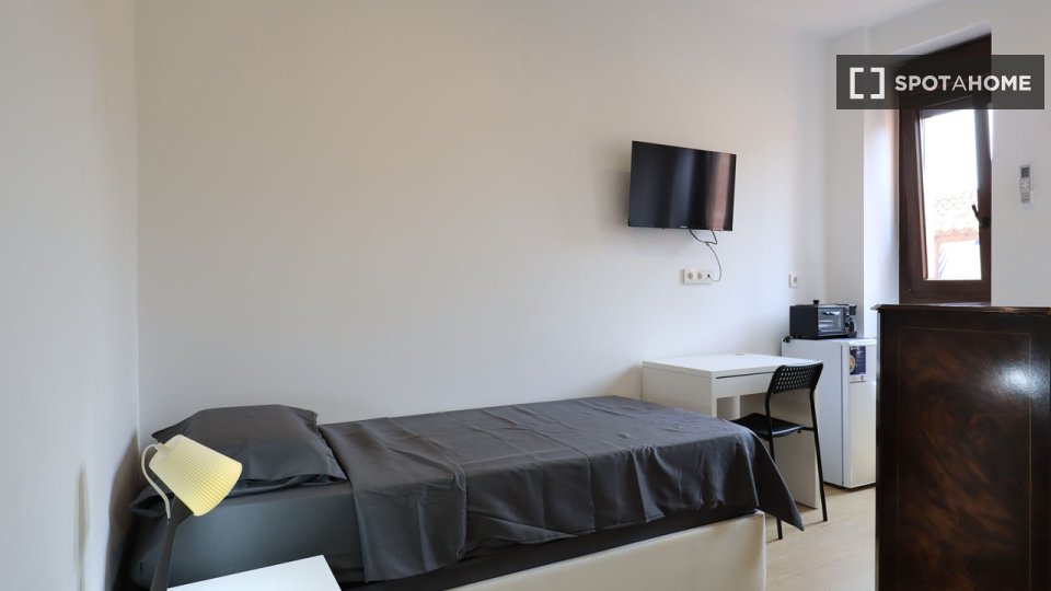 Double room Madrid, 6 beds — photo 5