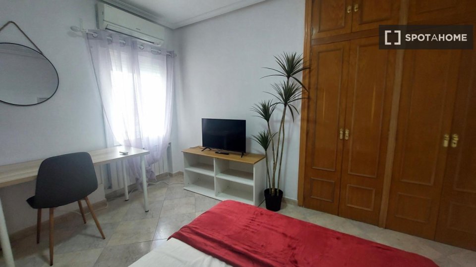 Double room Madrid, 4 beds, 95m² — photo 13