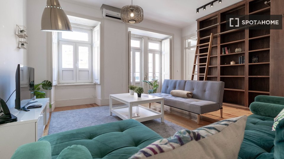 Apartment Lisbon, 2 beds, 75m² — photo 23