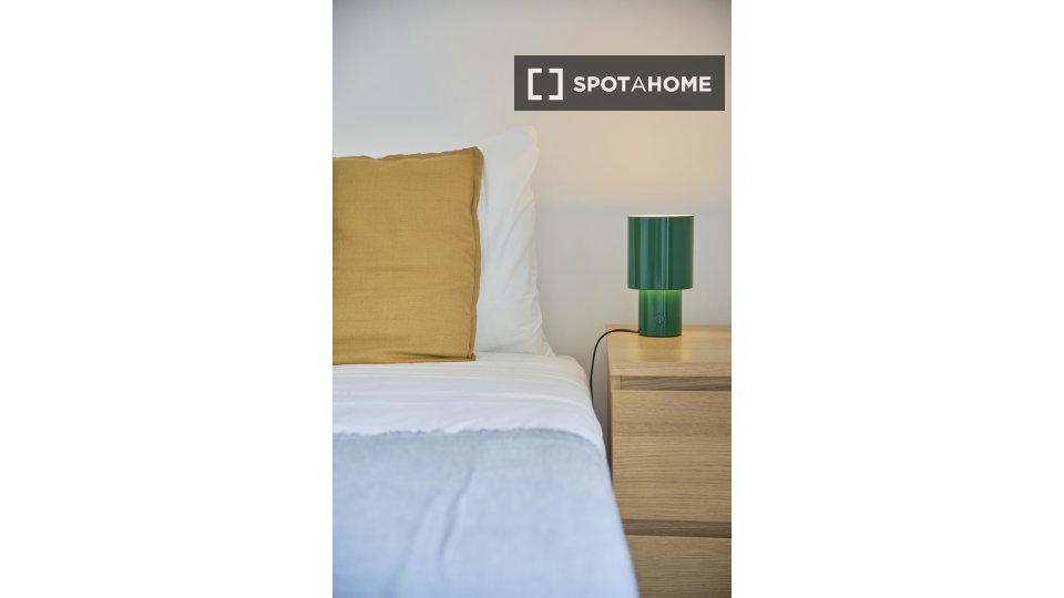 Double room Lisbon, 5 beds — photo 15