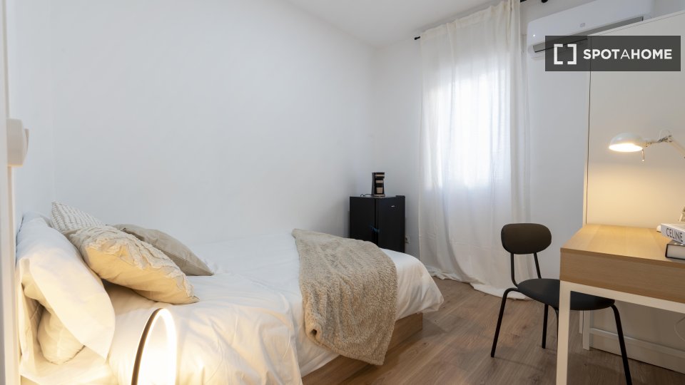 Double room Madrid, 4 beds — photo 11