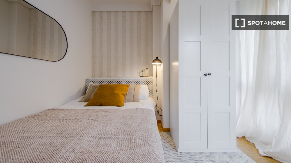 Double room Madrid, 5 beds, 125m² — photo 11