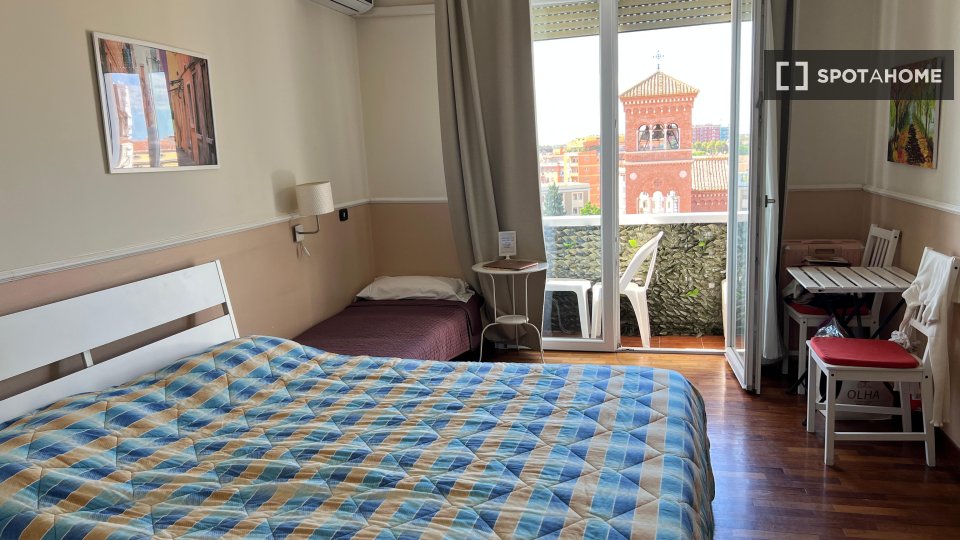 Double room Rome, 3 beds — photo 35
