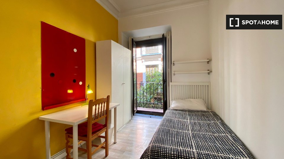 Double room Madrid, 7 beds, 120m² — photo 1