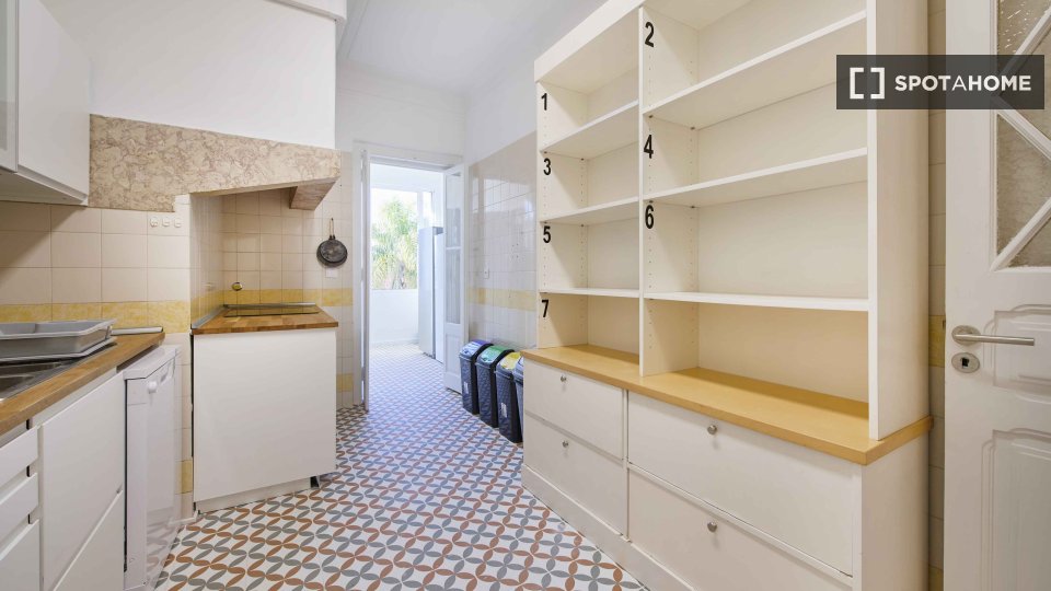 Double room Lisbon, 7 beds — photo 24
