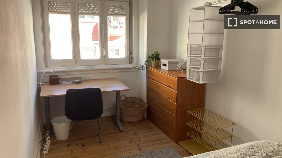 Double room Lisbon, 2 beds, 70m² — photo 9