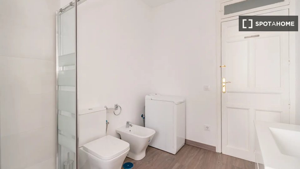 Double room Madrid, 5 beds — photo 16