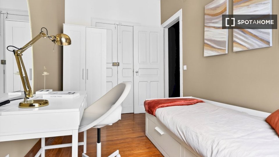 Double room Lisbon, 5 beds — photo 2