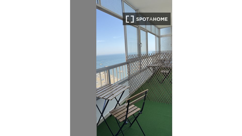 Double room Lisbon, 4 beds, 124m² — photo 13