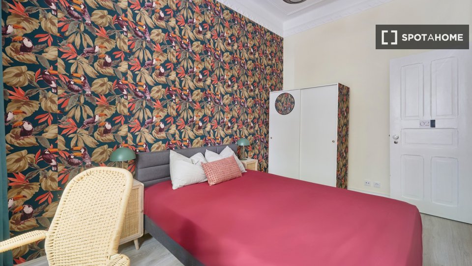 Double room Lisbon, 5 beds — photo 20