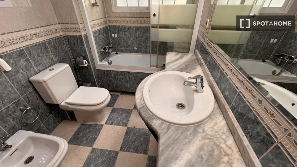 Chambre double Madrid, 4 chambres — photo 18