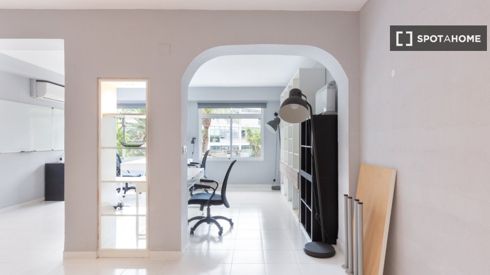 Double room Valencia, 3 beds, 90m² — photo 10
