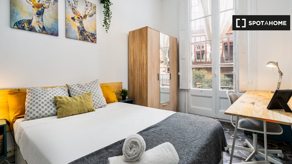Double room Barcelona, 8 beds, 244m² — photo 2