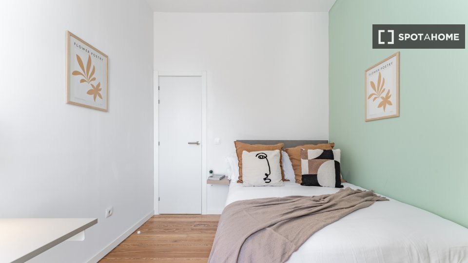 Double room Madrid, 10 beds, 173m² — photo 40