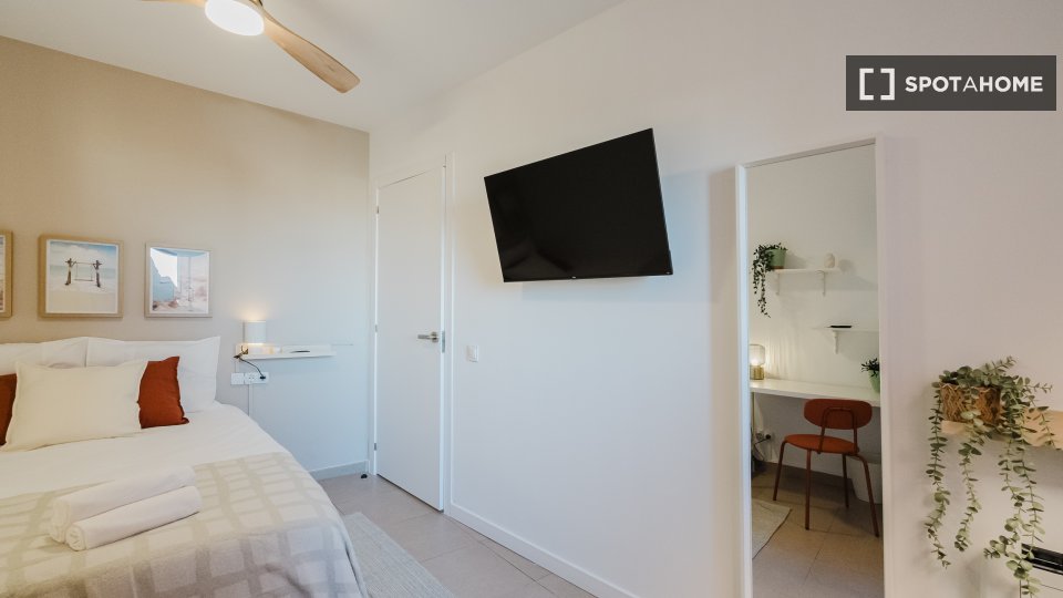 Double room Barcelona, 3 beds, 62m² — photo 5