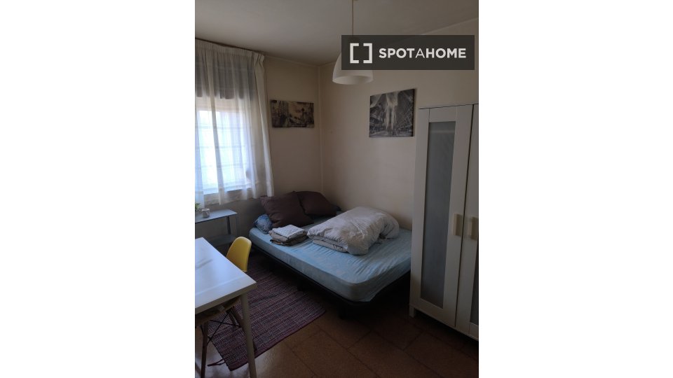 Double room Santiago_De_Compostela, 3 beds — photo 18