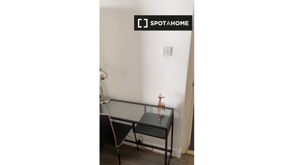 Double room London, 4 beds, 69m² — photo 6