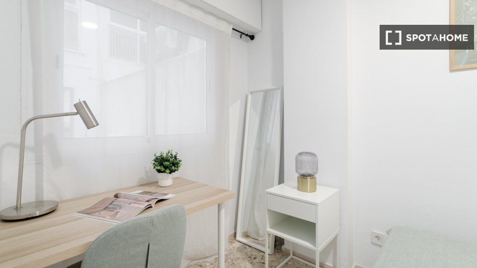 Double room Alicante, 4 beds, 100m² — photo 13