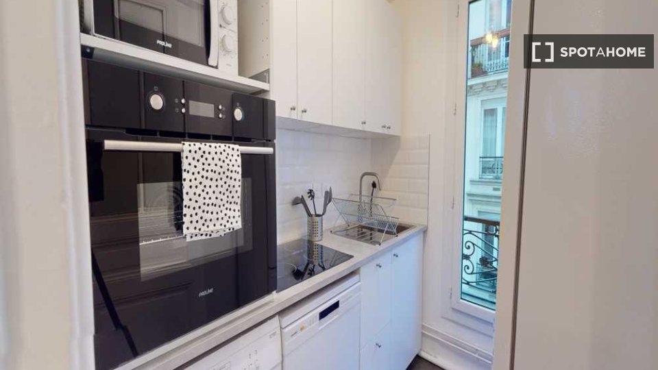 Double room Paris, 3 beds, 50m² — photo 3