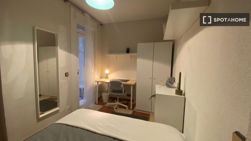 Double room Madrid, 4 beds — photo 50
