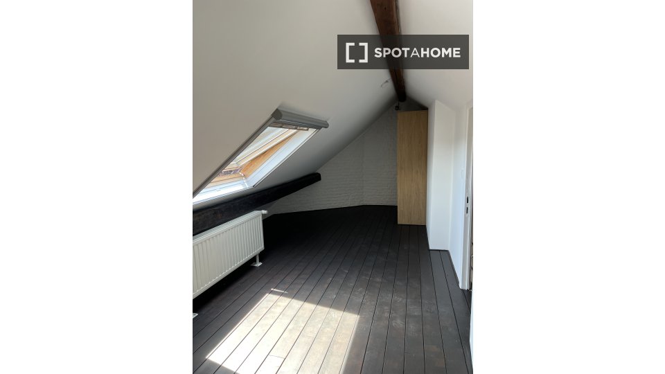 Double room Brussels, 9 beds, 13m² — photo 30