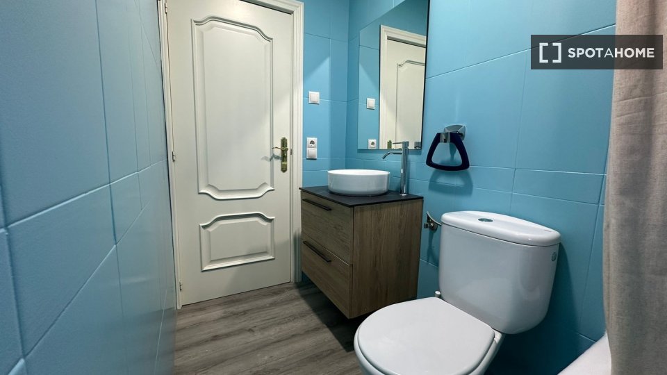 Double room Madrid, 3 beds — photo 12