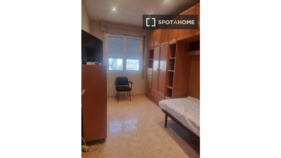 Double room Barcelona, 3 beds, 90m² — photo 1
