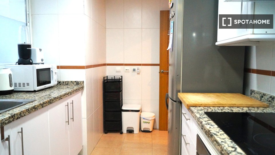 Double room Valencia, 3 beds — photo 17
