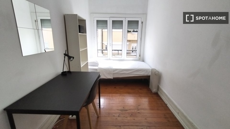 Double room Lisbon, 6 beds — photo 15