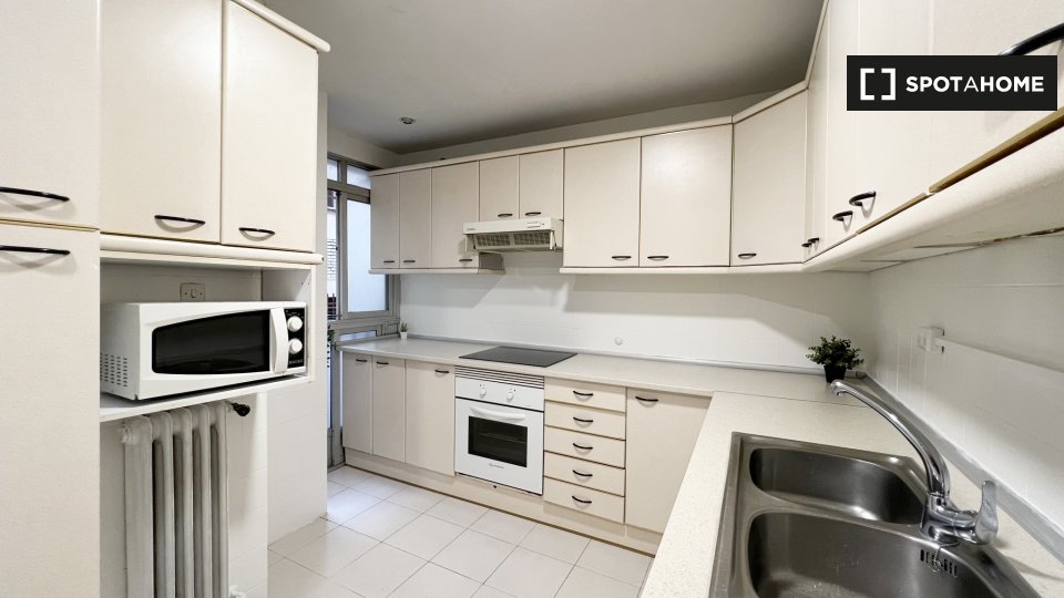 Double room Madrid, 5 beds, 95m² — photo 4