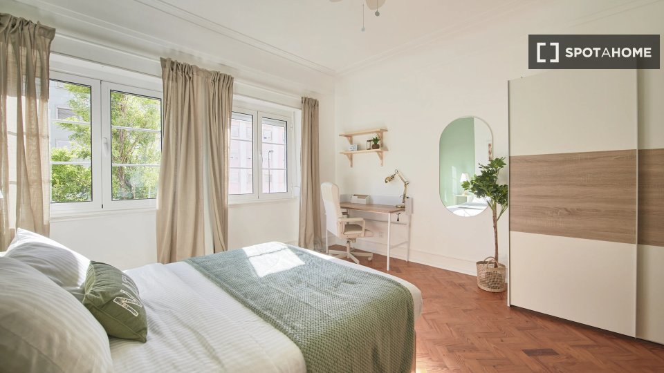 Double room Lisbon, 6 beds — photo 13