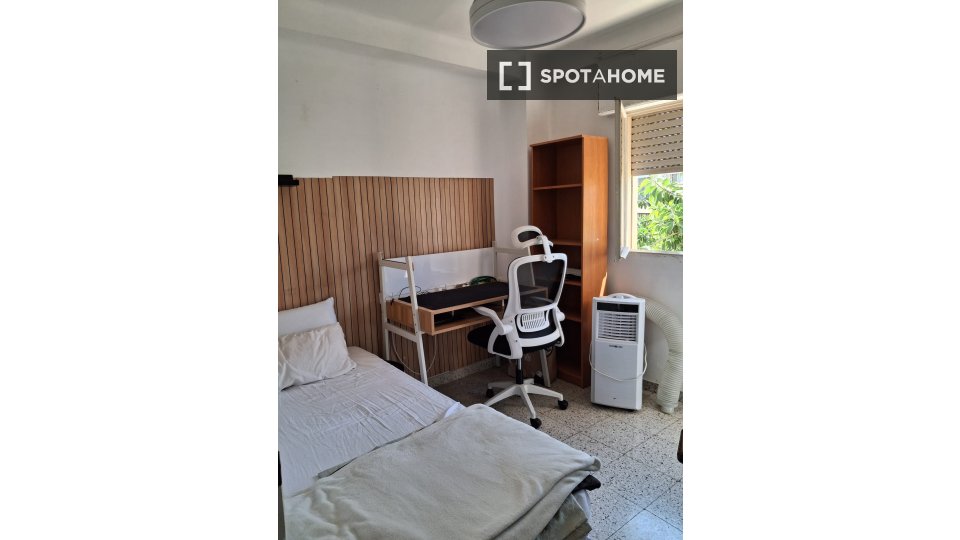 Double room Malaga, 3 beds — photo 8