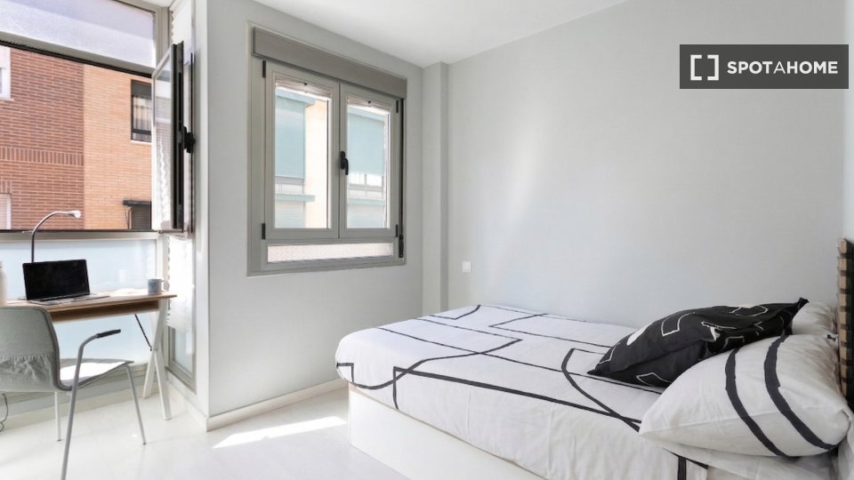 Habitación en piso compartido en alquiler en Buenavista, Madrid.