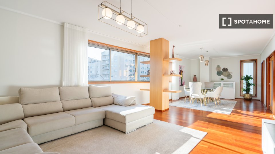 Apartment Porto, 4 beds, 80m² — photo 2