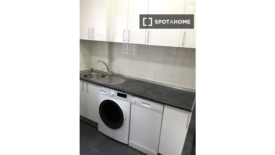 Double room Madrid, 4 beds, 100m² — photo 16