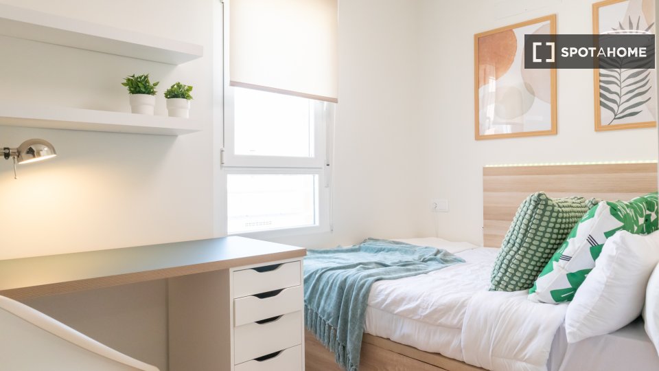 Double room Madrid, 6 beds, 200m² — photo 24