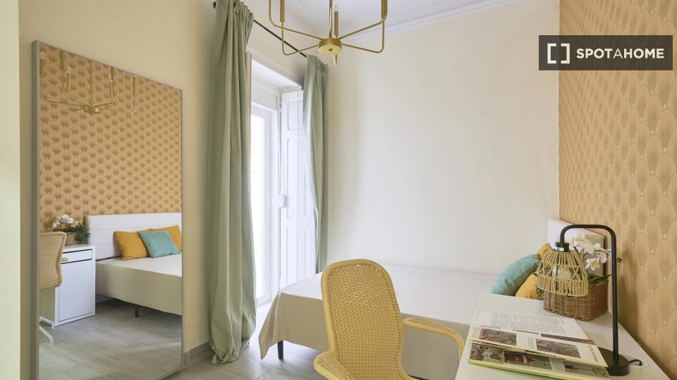 Double room Lisbon, 5 beds — photo 1