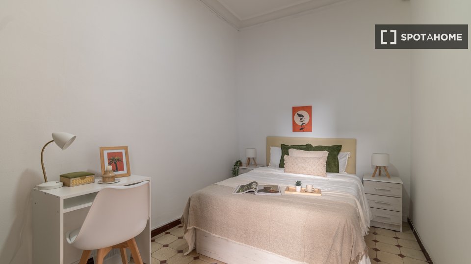 Double room Barcelona, 7 beds, 121m² — photo 3