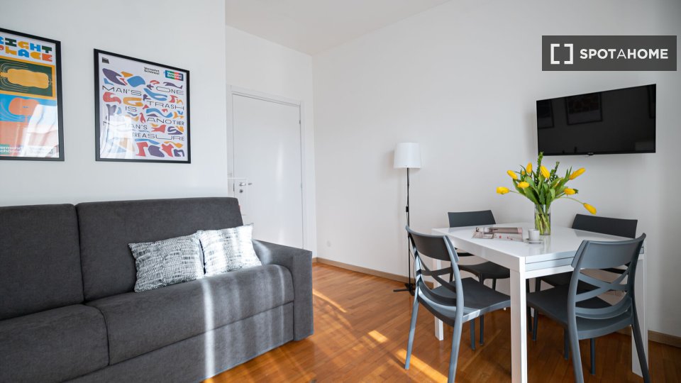 Apartment Milan, 1 bed, 57m² — photo 1
