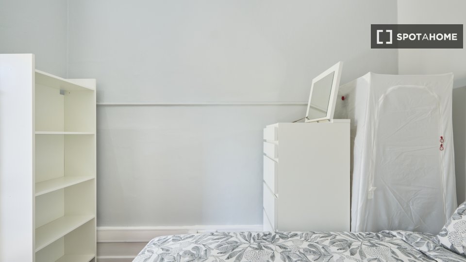 Double room Lisbon, 16 beds — photo 18
