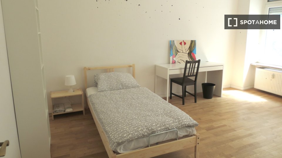 Double room Berlin, 3 beds, 63m² — photo 1
