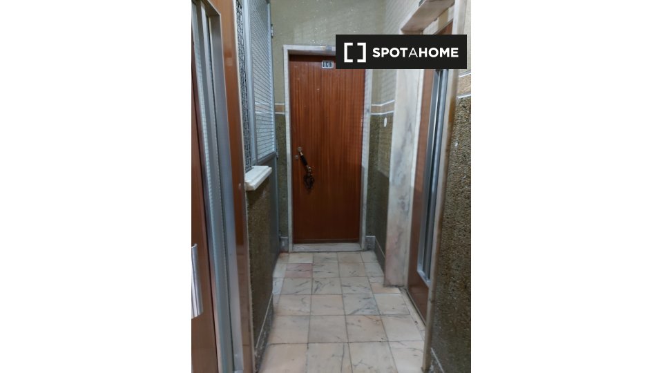 Double room Lisbon, 4 beds, 110m² — photo 17
