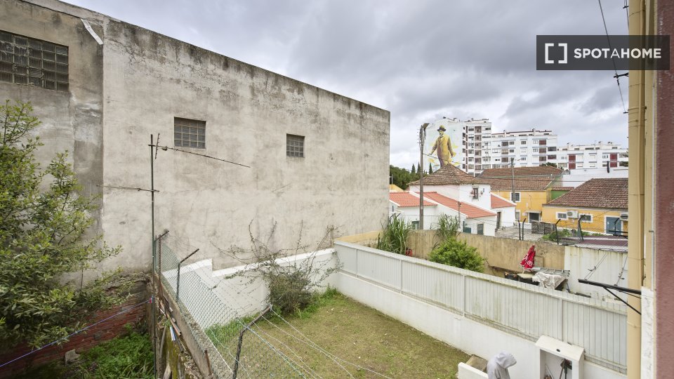 Double room Lisbon, 6 beds — photo 8