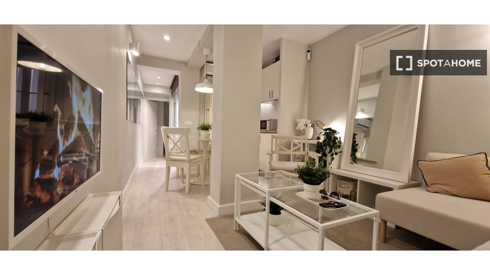 Appartamento con 1 camera da letto in affitto a Embajadores, Madrid. - in Madrid
