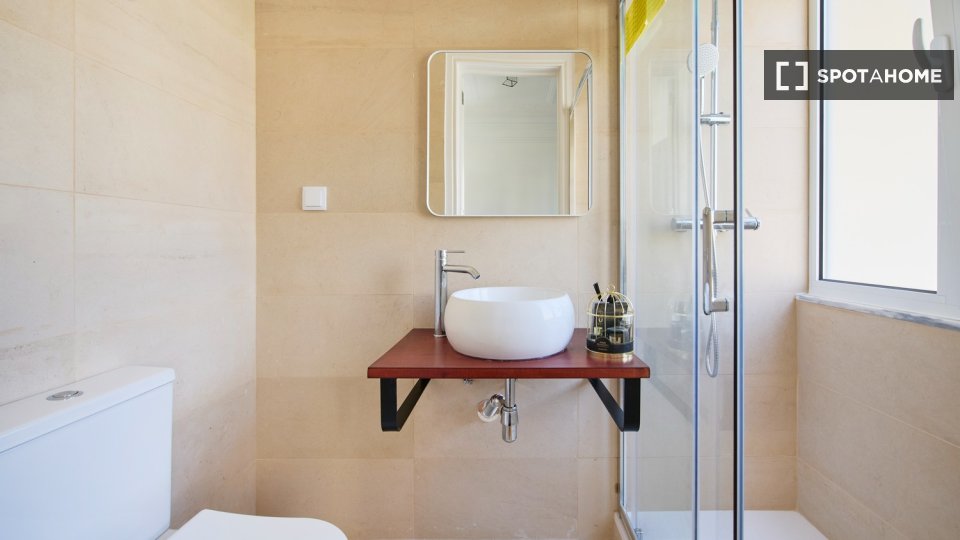 Double room Lisbon, 6 beds — photo 68